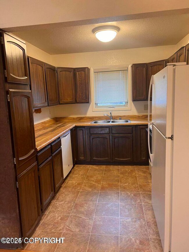 7802 Linda Ln, Anchorage, AK 99518 - photo 6