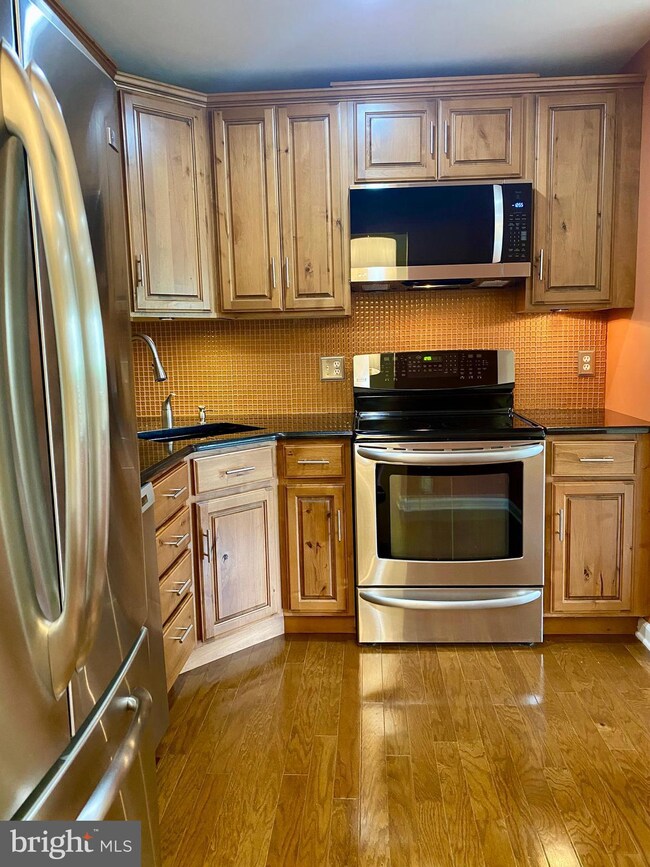 407 Lindsey Ct unit 407, Marlton, NJ 08053 - photo 4