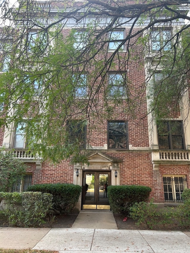 1155 E Hyde Park Blvd unit 2F, Chicago, IL 60615 - photo 2