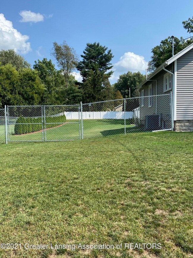 6317 Sommerset Rd, Lansing, MI 48911 - photo 4