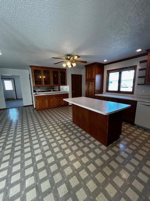 921 W Elm Ave, Mitchell, SD 57301 - photo 4