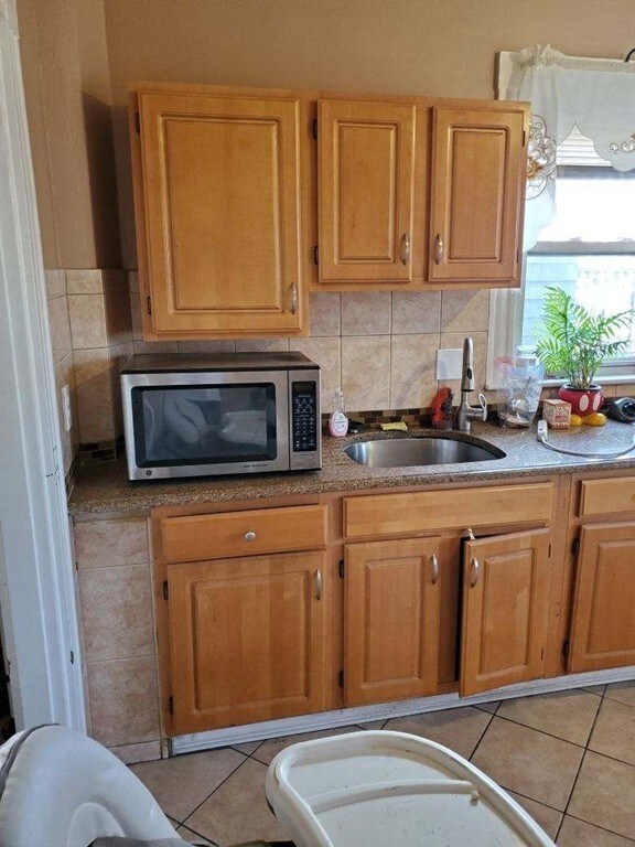 4 Melbourne St unit 3, Dorchester Center, MA 02124 - photo 3