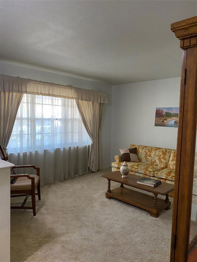 front living rm./home office.