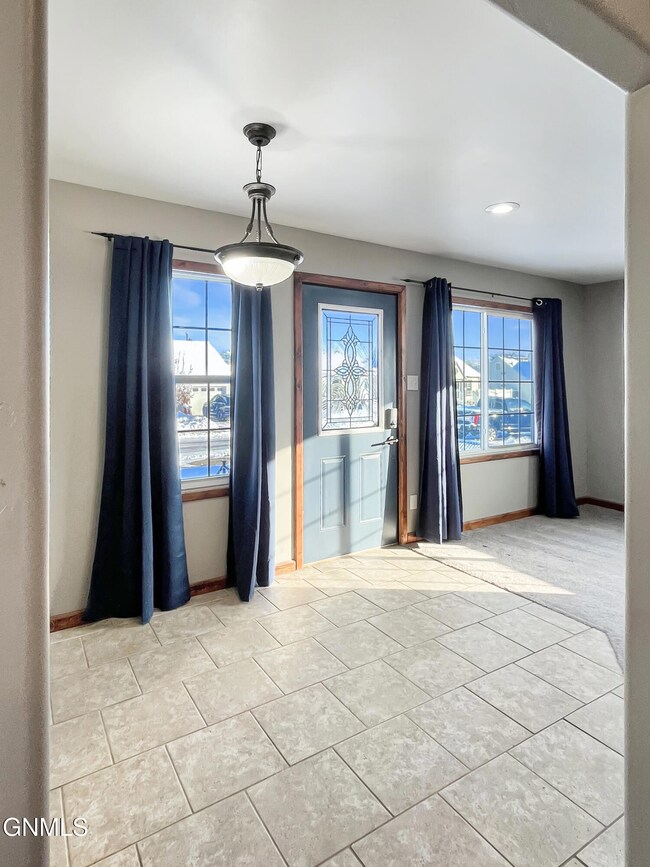 1423 1st Ave W, Williston, ND 58801 - photo 6