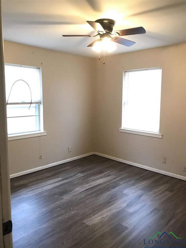 220 Crestwood Dr, Longview, TX 75601 - photo 6