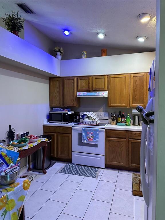 117 SW Milburn Cir, Port Saint Lucie, FL 34953 - photo 2