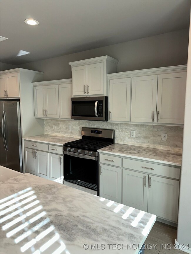 7215 S Walnut Cir, Broken Arrow, OK 74011 - photo 4