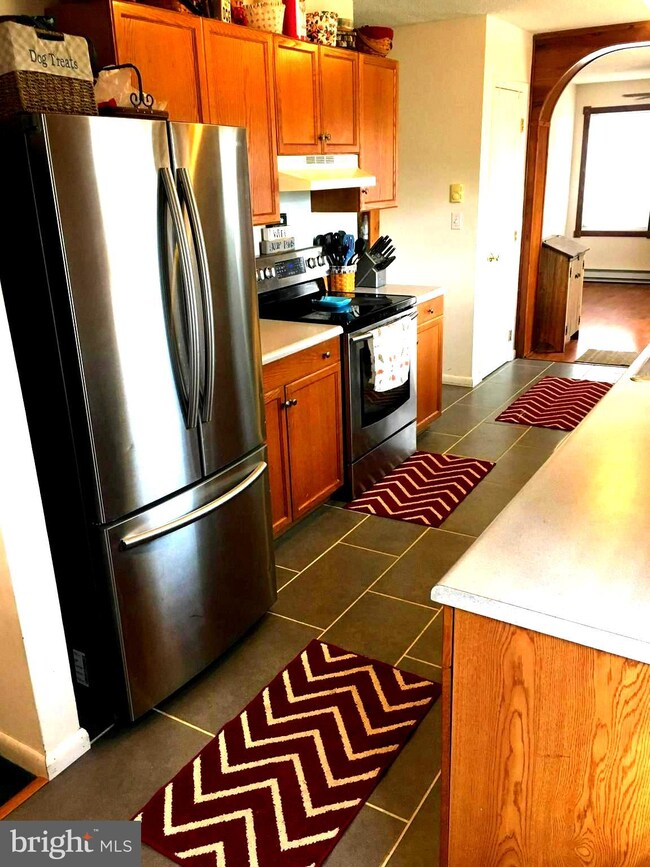 1144 Hollywell Ave, Chambersburg, PA 17201 - photo 4