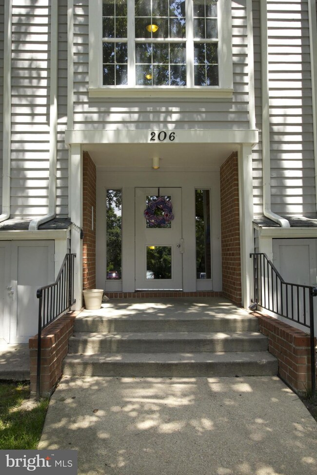 206 Spring Maiden Ct unit 304, Glen Burnie, MD 21060 - photo 2