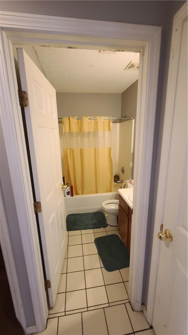 1935: Guest Bath