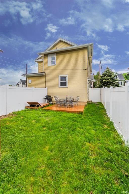 319 E Washington St, Slatington, PA 18080 - photo 2