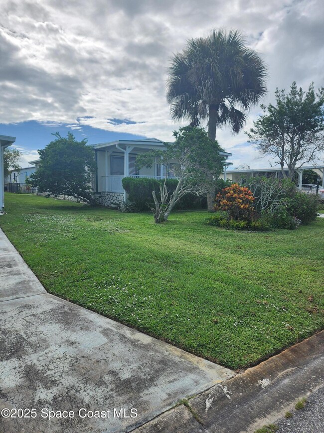 1439 Barefoot Cir, Sebastian, FL 32976 - photo 3