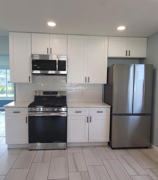 9528 Saric Dr, Highland, IN 46322 - photo 7