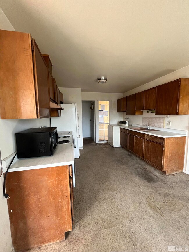 3330 Vickie Ln, Sparks, NV 89431 - photo 5