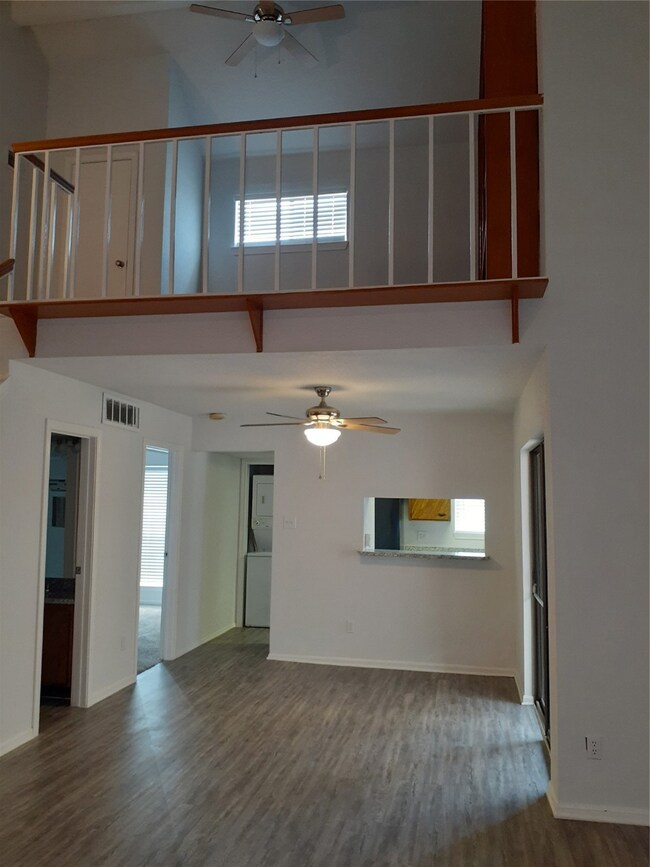 3150 Walnut Bend Ln unit 624, Houston, TX 77042 - photo 5