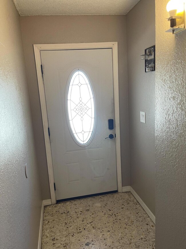 506 Riverview Cir, El Paso, TX 79915 - photo 2