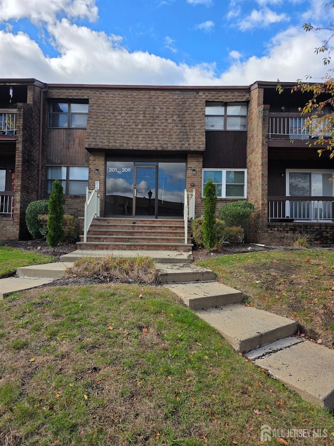 206 Sharon Garden Ct, Woodbridge, NJ 07095 - photo 2