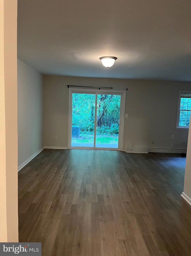 205 Garnet Dr unit 2H, Burlington, NJ 08016 - photo 3