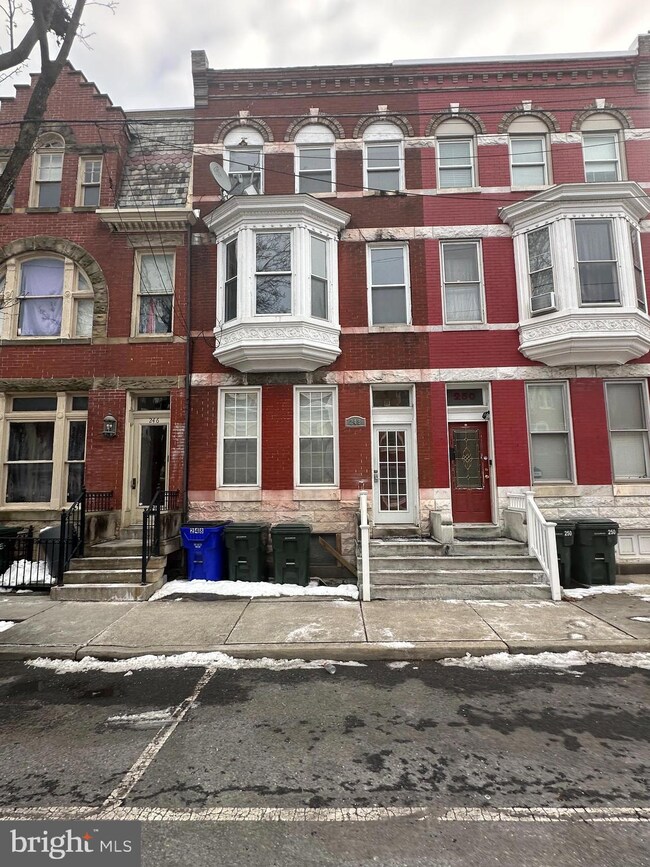 248 S Potomac St unit . 1, Hagerstown, MD 21740 - photo 2