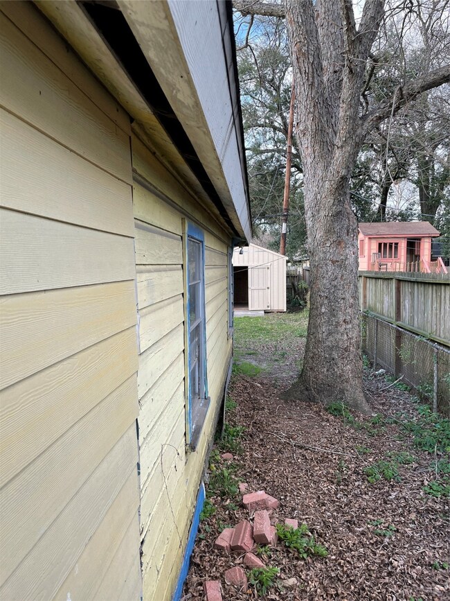 2215 Sunny Dr, Houston, TX 77093 - photo 6