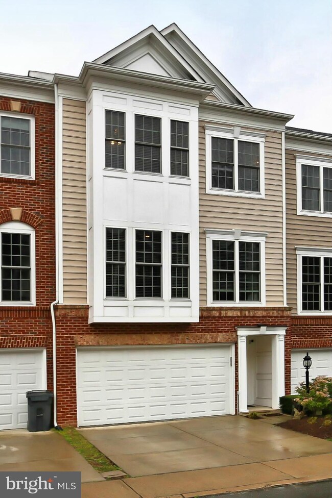 14679 Crossfield Way unit 170A, Woodbridge, VA 22191 - photo 2