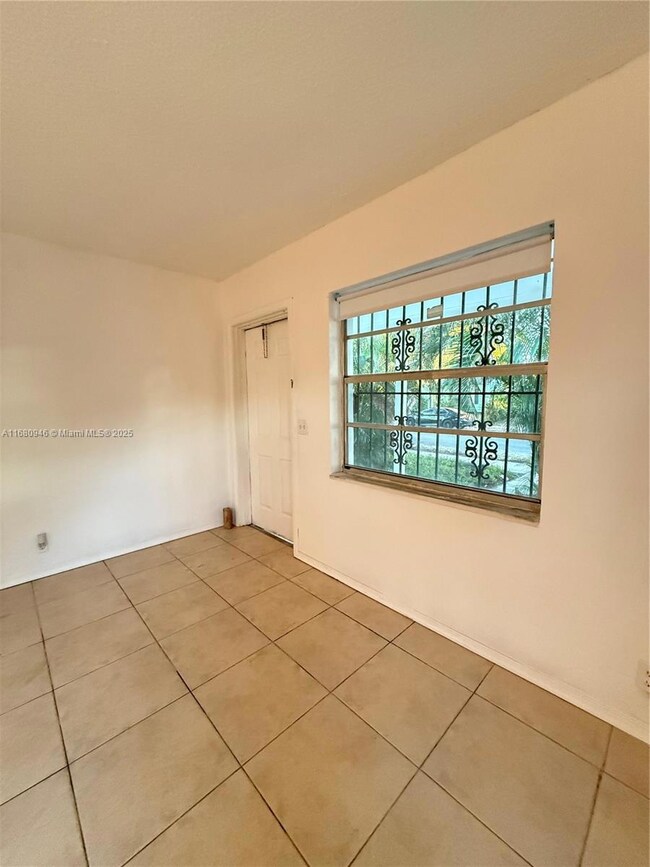 639 32nd St unit 1, West Palm Beach, FL 33407 - photo 2
