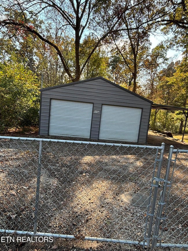 Detached 2 Car Garage