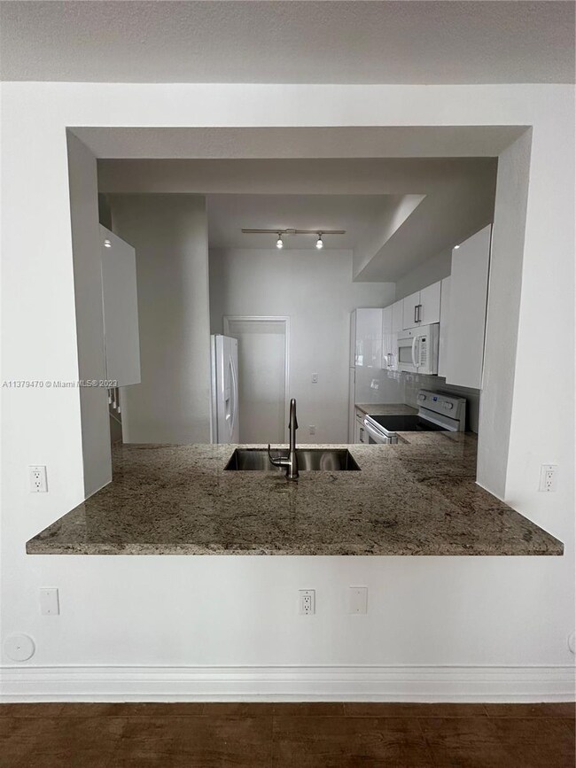 10945 NW 43rd Ln, Doral, FL 33178 - photo 2