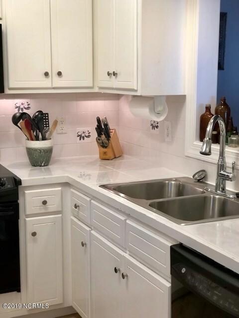 101 Harper Farm kitchen 2