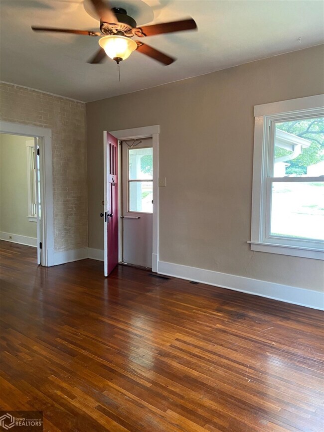 902 S Center St, Shenandoah, IA 51601 - photo 4