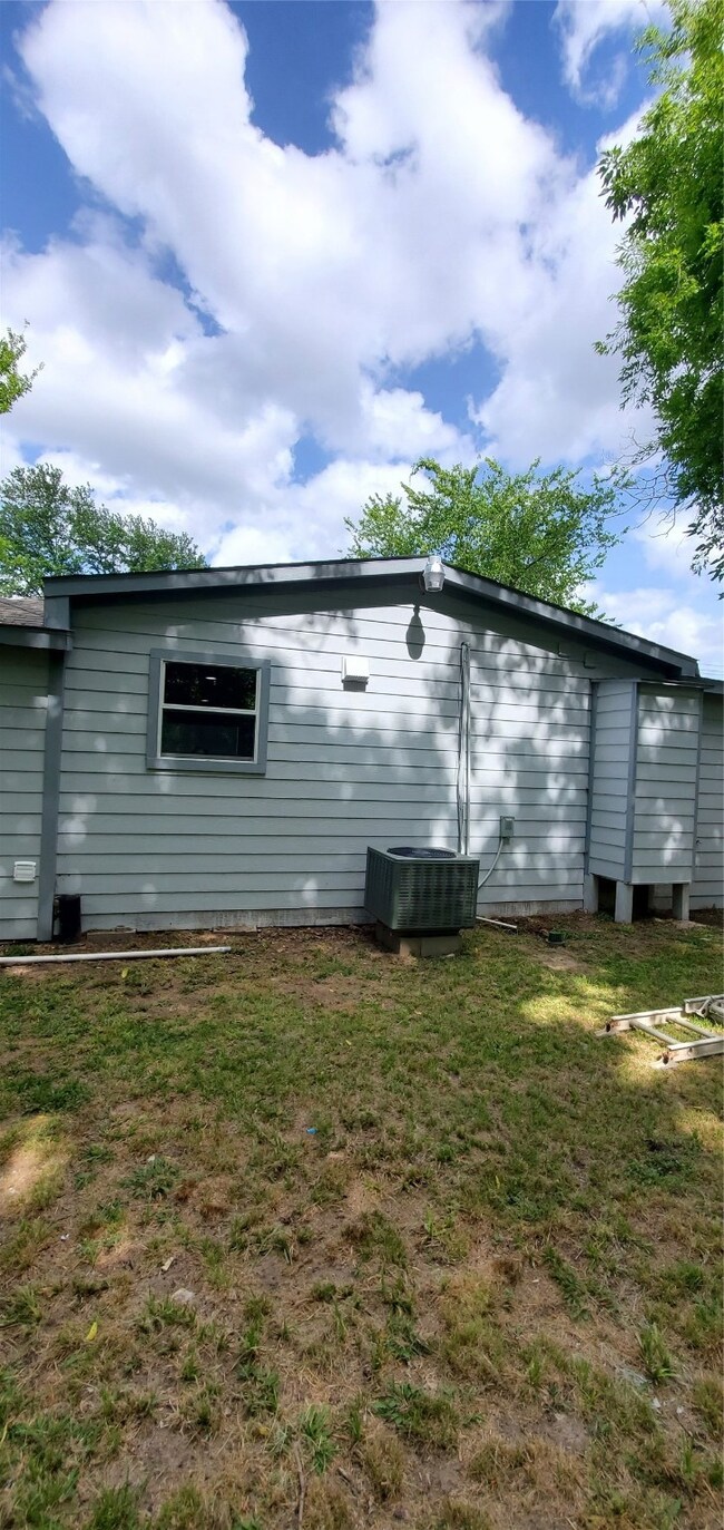 8805 Lomax St, Houston, TX 77093 - photo 6