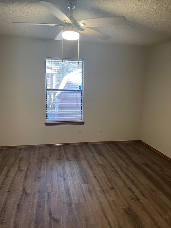 736 Highland Crest Dr, Hurst, TX 76054 - photo 5