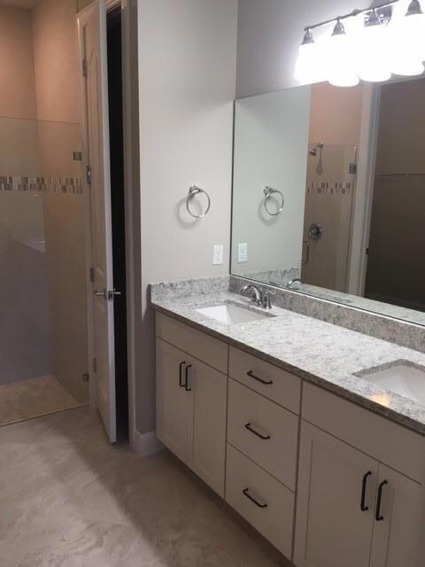14101 - Master Bathroom (002)