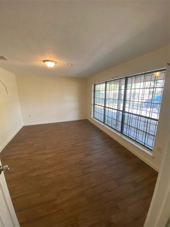 6901 Eugene St, Houston, TX 77093 - photo 4