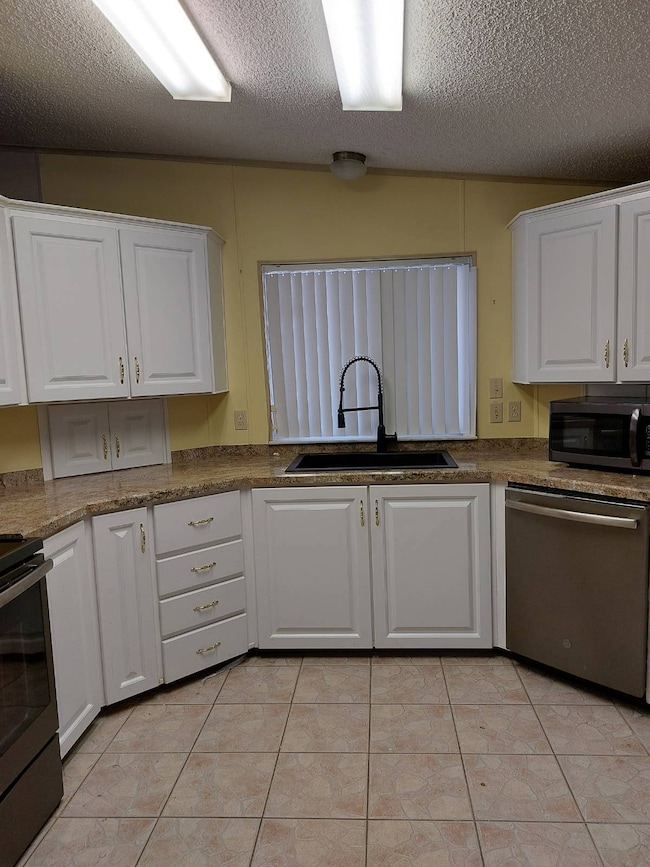 258 Lake Huron Dr, Mulberry, FL 33860 - photo 4