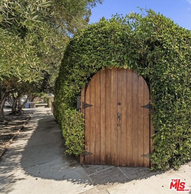 unlisted-address, West Hollywood, CA 90048 - photo 3