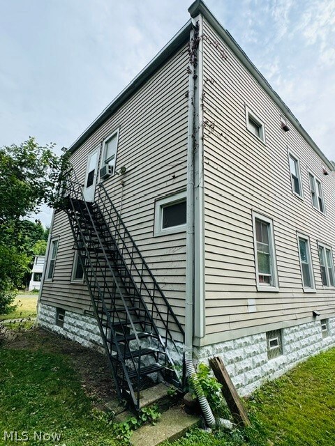 View of home's exterior