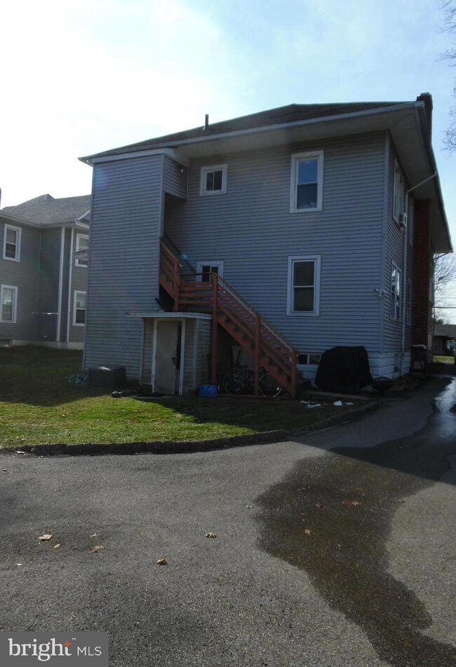 407 Unit # B N Broadway unit B UPSTAIRS, Pitman, NJ 08071 - photo 6