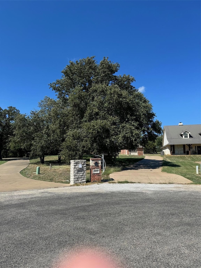 4616 Stoney Creek Ct, Granbury, TX 76049 - photo 2