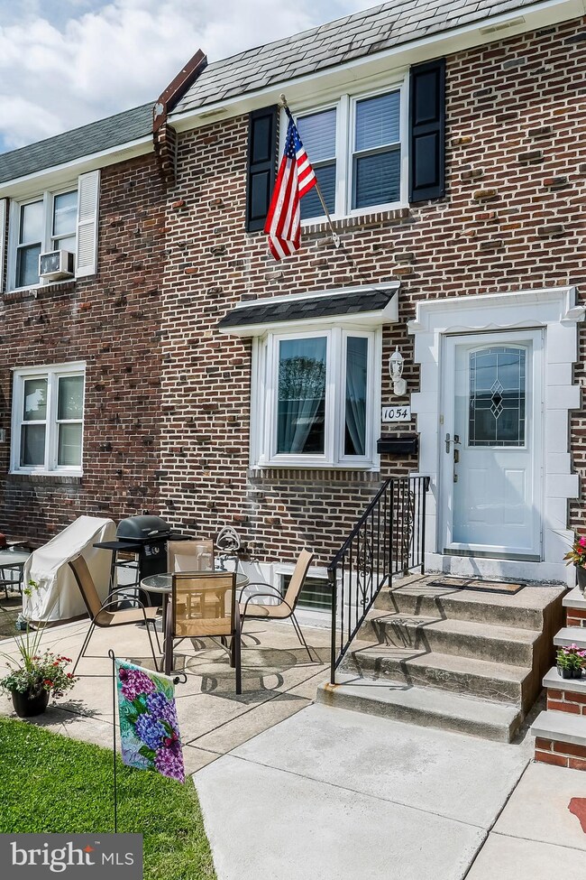 1054 Oakwood Dr, Glenolden, PA 19036 - photo 2