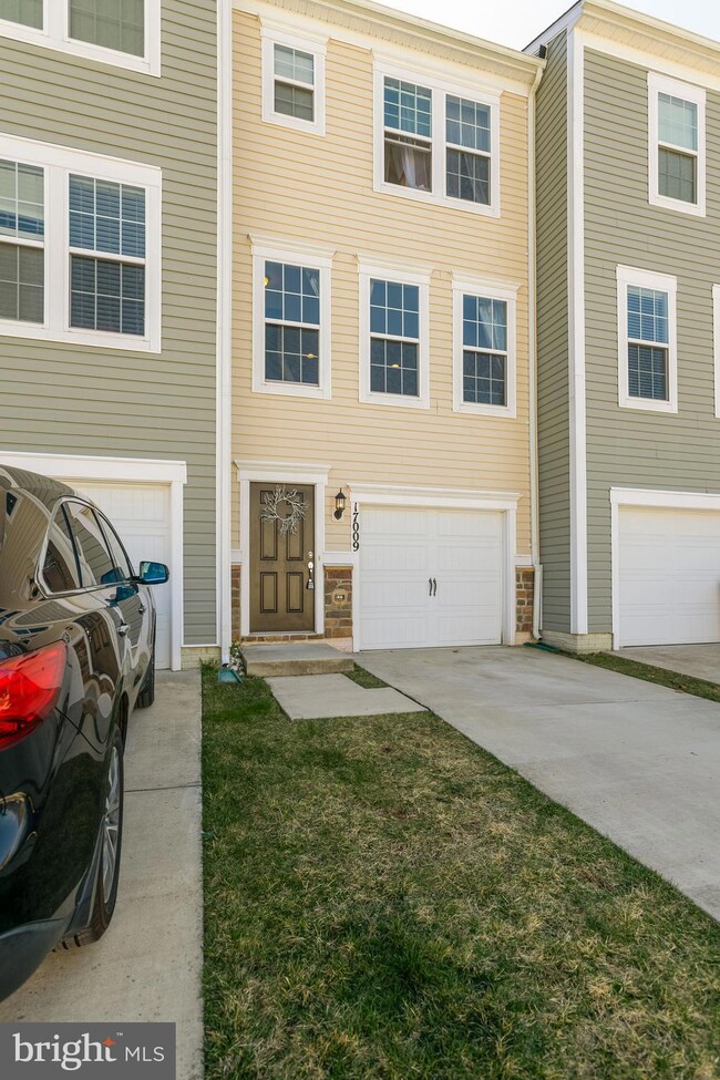 17009 Hoskins Way, Dumfries, VA 22026 - photo 3