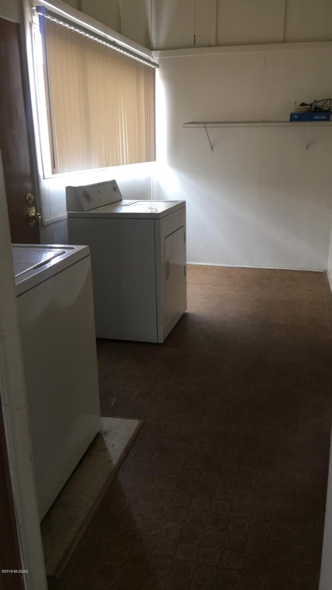 427 E 8th St, Tucson, AZ 85705 - photo 5