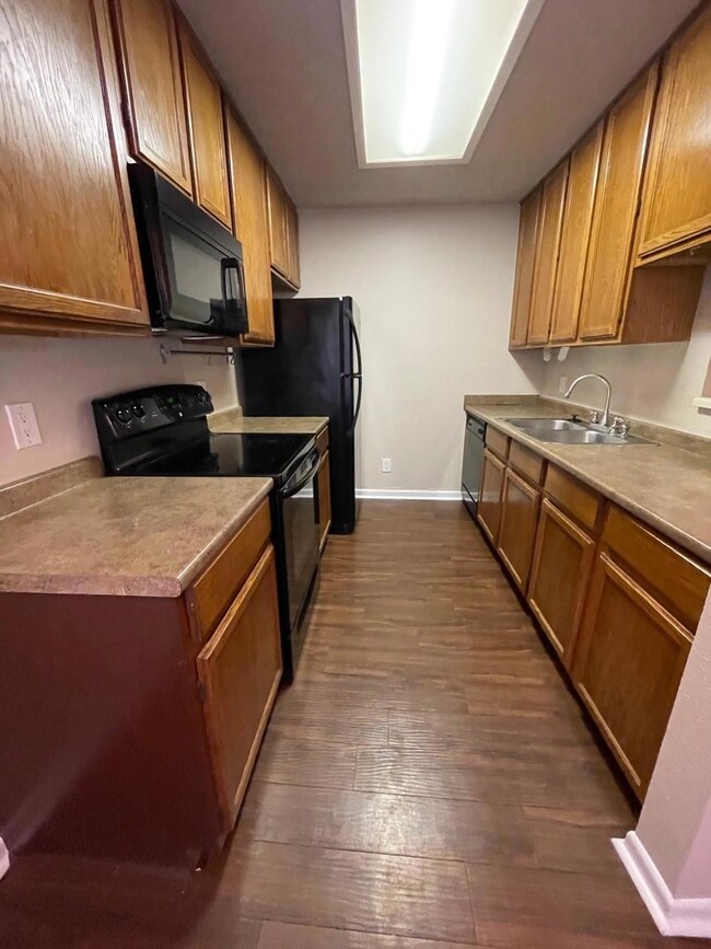 715 W 22 1 2 St unit 201, Austin, TX 78705 - photo 7