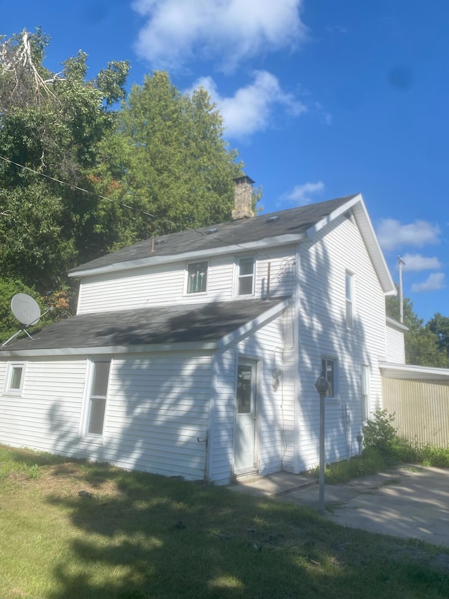 354 Sammons St, Cheboygan, MI 49721 - photo 2