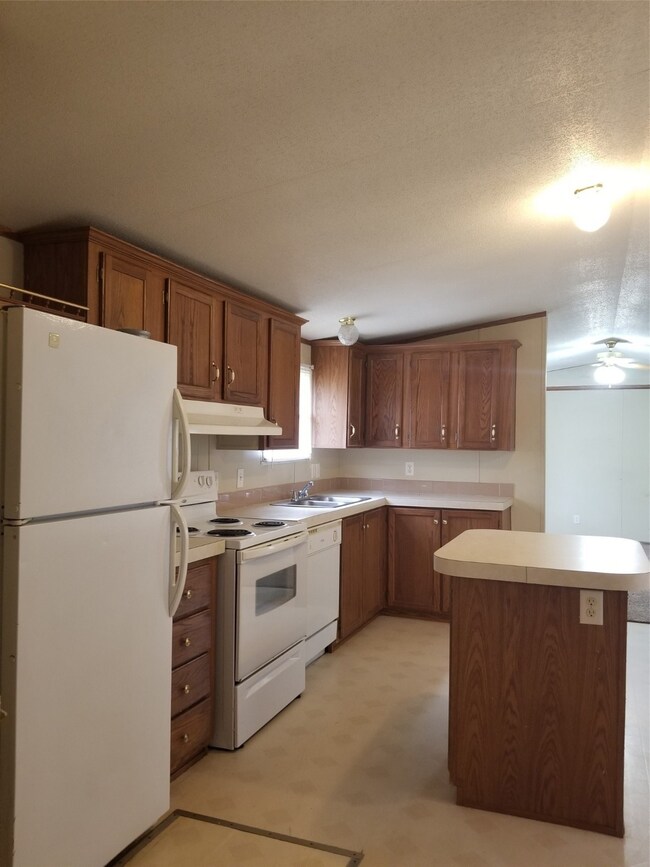 20519 Kermier Rd, Waller, TX 77484 - photo 3