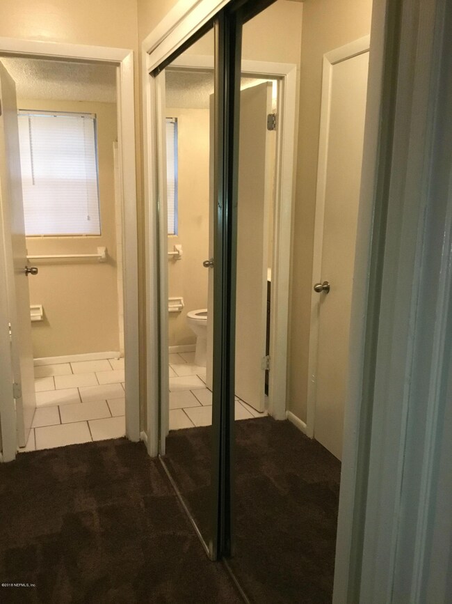 2125 Hyde Park Rd unit 19, Jacksonville, FL 32210 - photo 4