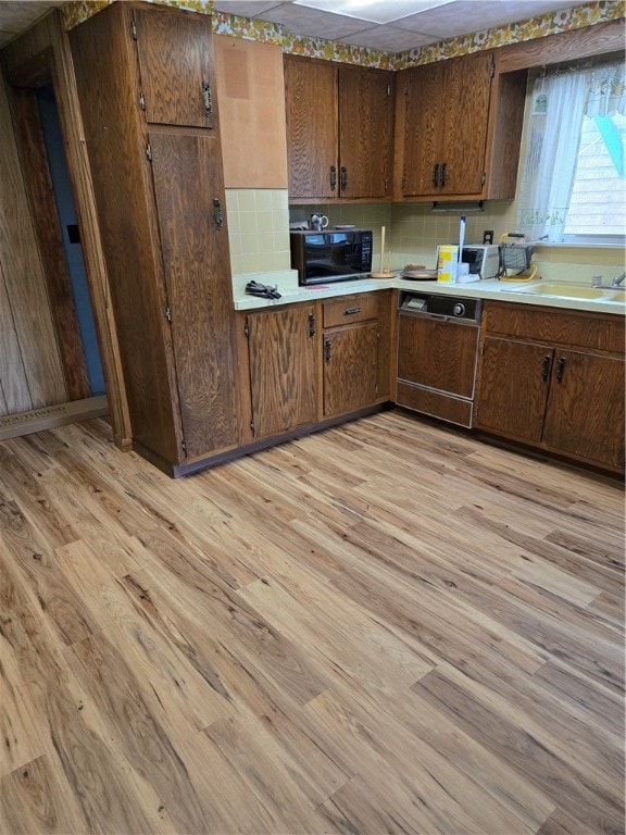 Eat in kitchen with appliance. New Flooring 6/25