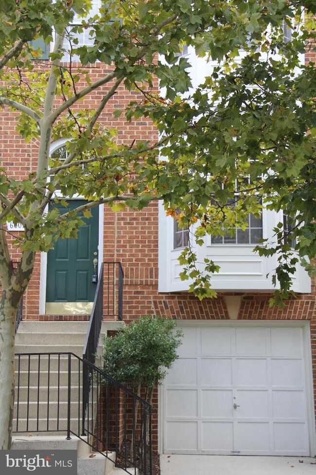 6001 Madison Overlook Ct, Falls Church, VA 22041 - photo 2