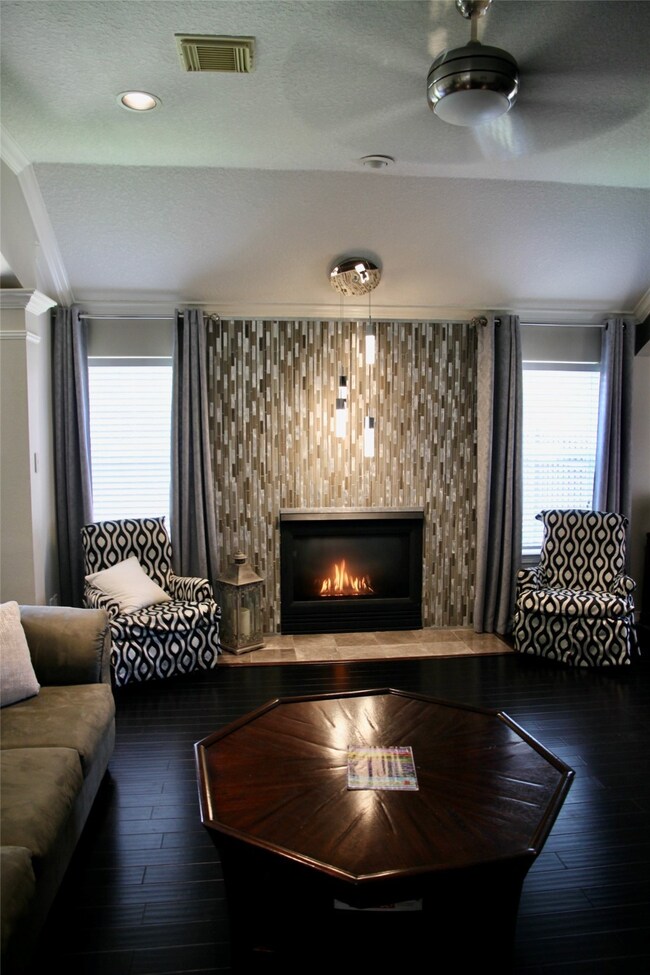 303 Parkwood Village Dr, Friendswood, TX 77546 - photo 7