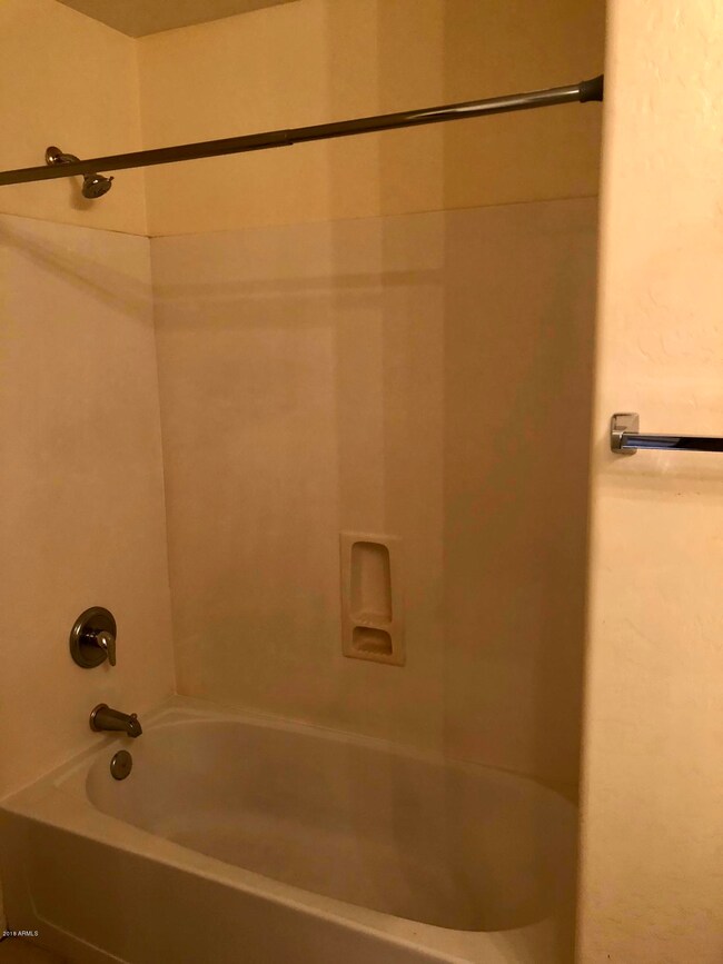 GUEST BATH TUB/SHOWER